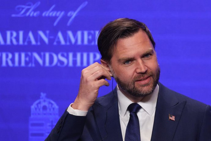 7 de abril de 2026, Budapeste, Hungria: O vice-presidente dos Estados Unidos, JD Vance, participa de uma coletiva de imprensa conjunta com o primeiro-ministro húngaro, Viktor Orbán, em Budapeste, Hungria, em 7 de abril de 2026.