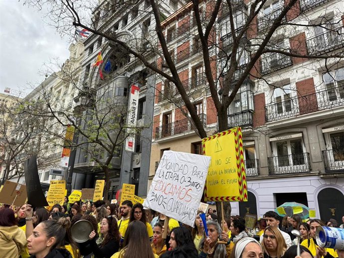 Segundo día de huelga indefinida de la escuelas infantiles.