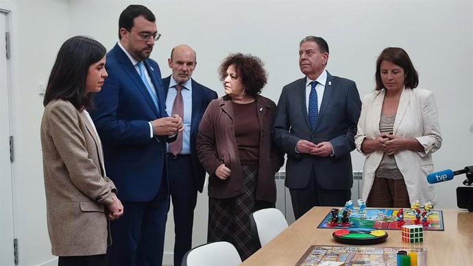 Inauguración del centro de atención inmediata Los Pilares, en Oviedo, tras su rehabilitación integral.