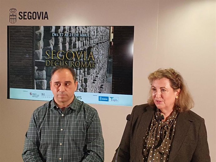 La concejal de Turismo, May Escobar, y el presidente de Fecose, Alberto García.