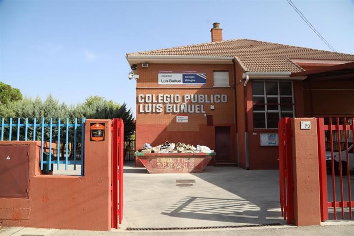 Archivo - Obras en el Colegio Público Luis Buñuel, en Alcobendas (Madrid).