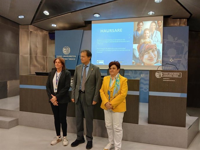 Iratxe Salcedo, Alberto Martínez y Lore Bilbao presentan la red HaurSare en Bilbao