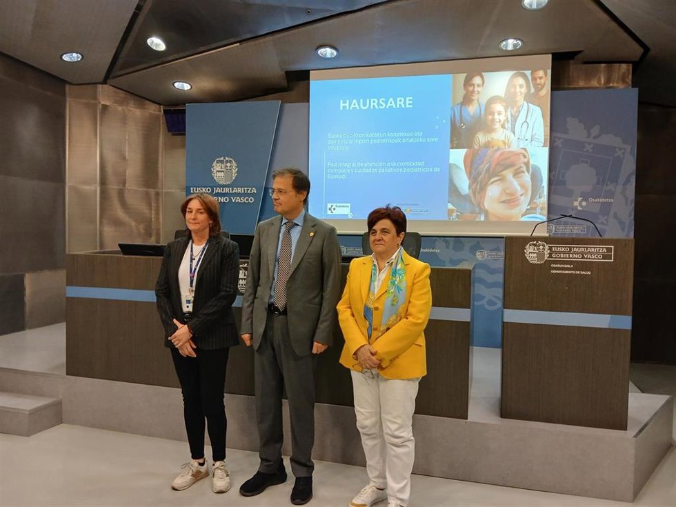 Iratxe Salcedo, Alberto Martínez y Lore Bilbao presentan la red HaurSare en Bilbao