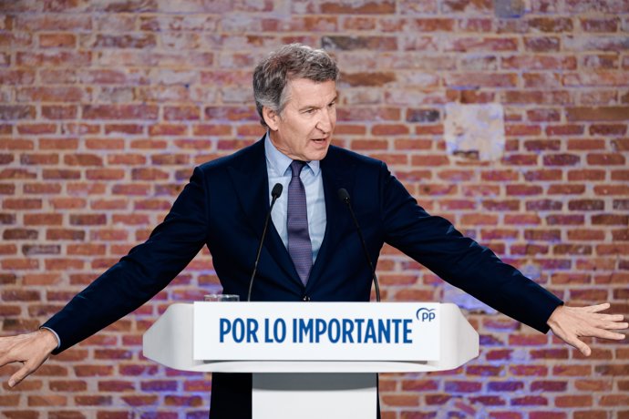 El presidente del Partido Popular, Alberto Núñez Feijóo, durante el acto ‘Pagas más, recibes menos; contra el infierno fiscal del Gobierno de Sánchez’ en el Espacio Jorge Juan, a 8 de abril de 2026, en Madrid (España).