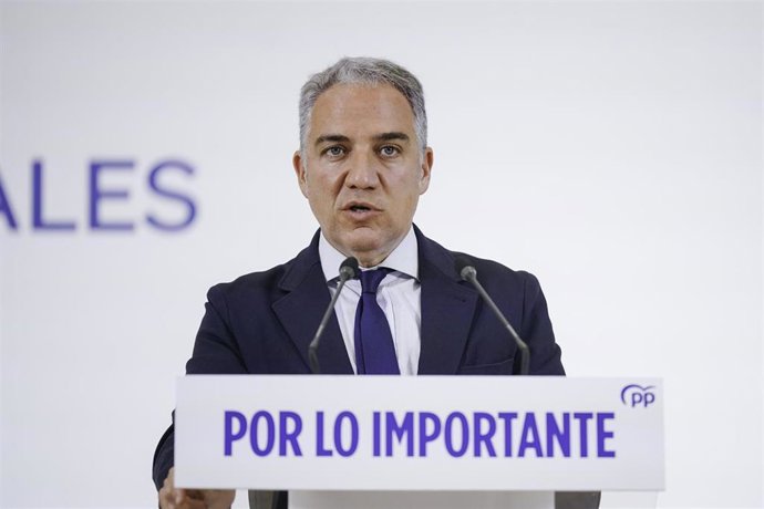 El vicesecretario de coordinación autonómica y local y análisis electoral del Partido Popular, Elías Bendodo, durante un encuentro del Partido Popular, en el Hotel Ciudad de Vitoria, a 10 de marzo de 2026, en Vitoria, Álava, País Vasco (España). El Partid