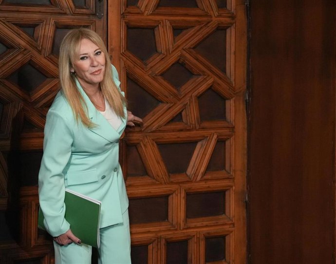 La consejera portavoz, Carolina España, en la rueda de prensa posterior al Consejo de Gobierno del 8 de abril de 2026.