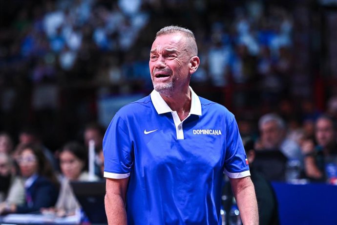 Archivo - El entrenador argentino Néstor 'Che' García, en su paso por la selección dominicana.