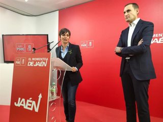 Isabel Rodríguez en la rueda de prensa junto a Juan Latorre.