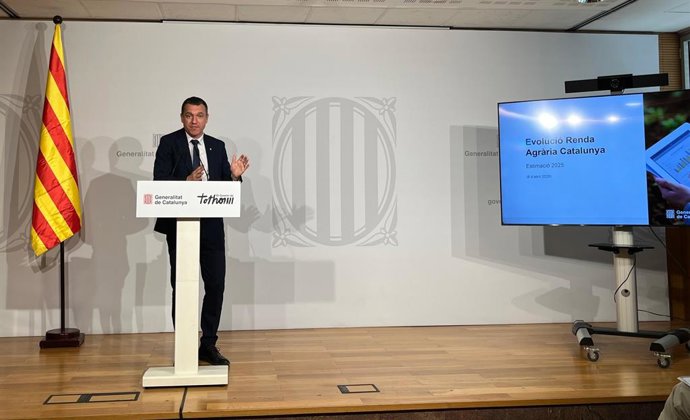 El conseller de Agricultura, Ganadería, Pesca y Alimentación de la Generalitat, Òscar Ordeig, en rueda de prensa