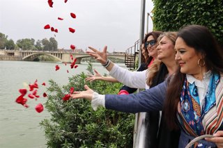 El acto con motivo del Día Internacional del Pueblo Gitano ha concluido con una ceremonia en el río.
