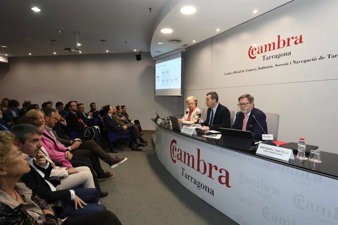 Imagen del presidente de Puertos del Estado, Gustavo Santana, durante una conferencia en la Cámara de Tarragona.