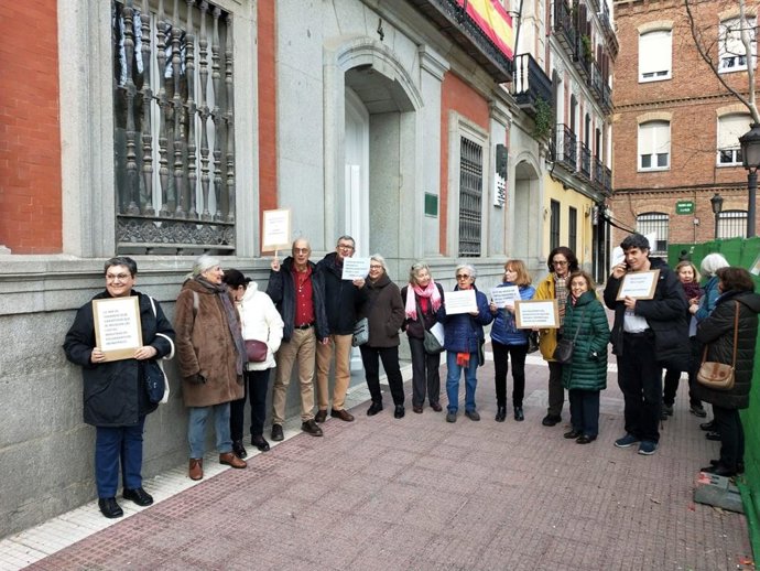Archivo - Concentración de mayores en Chamberí para reclamar aplicación de tasas reducidas en gimnasios municipales