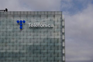 Archivo - Exterior de la sede de Telefónica, en el ensanche de Las Tablas, en el distrito de Fuencarral-El Pardo, en Madrid (España)