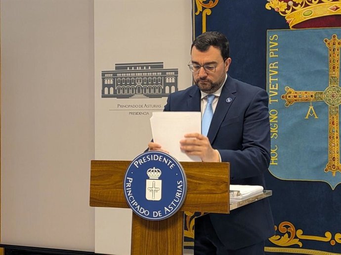 El presidente del Principado, Adrián Barbón, en rueda de prensa este miércoles.