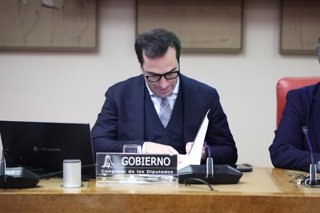 El vicepresidente primero del Gobierno y ministro de Economía, Comercio y Empresa, Carlos Cuerpo, durante su comparecencia a petición propia ante la Comisión de Economía, Comercio y Transformación Digital para informar sobre el Plan de Respuesta y de Rela