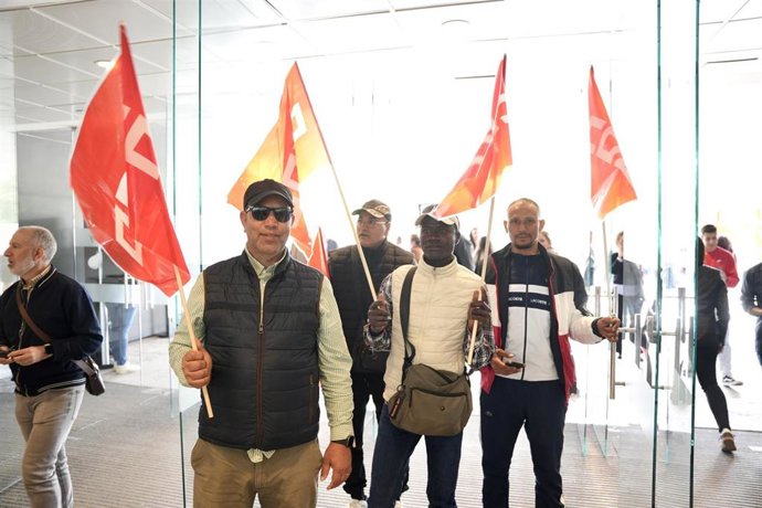 Inicio de la asamblea andaluza 'De las respuestas a la acción' convocada para reclamar soluciones a los problemas de las personas trabajadoras celebrada en Sevilla. A 8 de abril de 2026 en Sevilla (Andalucía, España). 