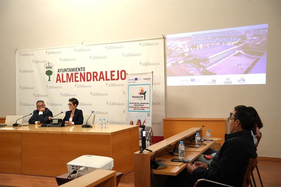 Presentación de la comunidad energética 'Vendimia Solar' en Almendralejo