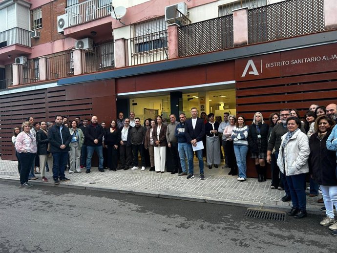 Concentración en rechazo a las agresiones médicas en Distrito Sanitario Aljarafe-Sevilla Norte.