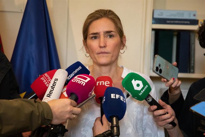 La vicepresidenta tercera y ministra para la Transición Ecológica y el Reto Demográfico, Sara Aagesen, atiende a los medios tras un encuentro con agentes del sector gasista (Enagás, Sedigas y Cores) y del sector petrolero (AICE, ?Exolum y ?Cores), a 8 de 