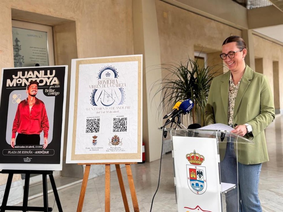 La concejala de Fiestas Patronales y Tradiciones del Ayuntamiento de Andújar, María José Fuentes, en la presentación del programa del Pórtico de la Romería