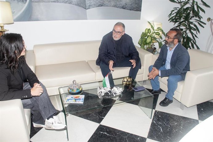 El presidente de la Diputación de Cáceres, Miguel Ángel Morales,  la vicepresidenta primera, Esther Gutiérrez, y el presidente de la Asociación Ibérica de Turismo de Interior (AITI), Miguel Martins