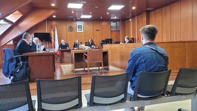 Juicio a los managers acusados de estafar 75.000 euros a una cantante