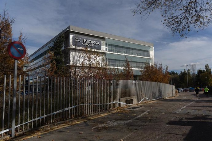 Archivo - Fachada de la sede de Indra, a 25 de noviembre de 2025, en Alcobendas, Madrid (España).