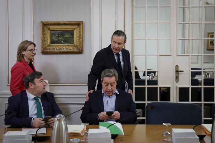 Els síndics de PP i Vox, Nando Pastor i José Mª Llanos, en la junta de síndics