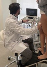 Foto: Medidas de higiene venosa como buena hidratación y ejercicio físico ayudan a controlar varices