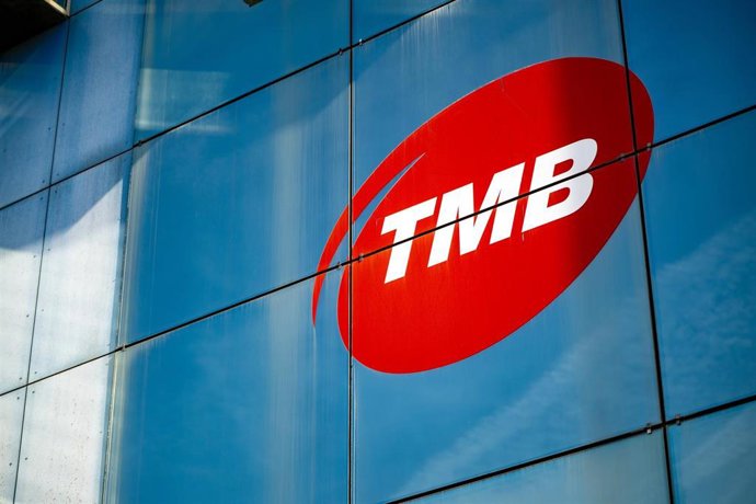 Archivo - Logotipo de TMB durante una visita al Centro de Control de la empresa Transports Metropolitans de Barcelona (TMB), a 24 de febrero de 2026, en Barcelona, Catalunya (España).