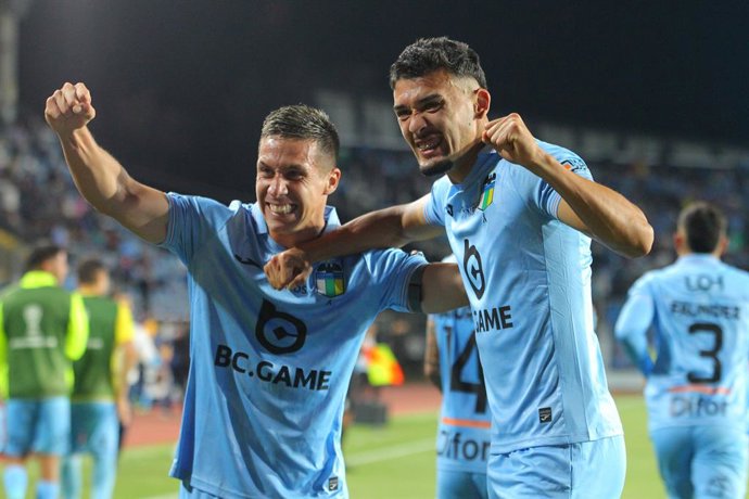 Futbol, O’Higgins vs Millonarios, Fecha 1, Conmebol Sudamericana 2026  El jugador de O’Higgins Arnaldo Castillo, derecha, celebra su gol contra Millonarios durante el partido de Conmebol Sudamericana Grupo C disputado en el Estadio Codelco El Teniente de
