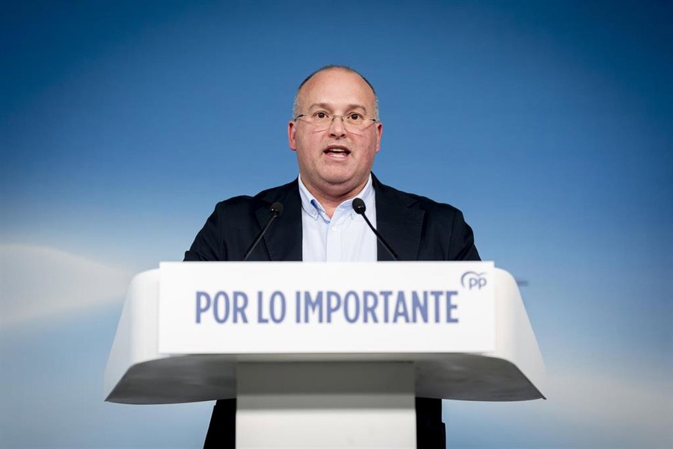 El secretario general del Partido Popular, Miguel Tellado, durante una rueda de prensa tras seguimiento de la noche electoral del PSOE de Castilla y León, en la sede nacional del Partido Popular, a 15 de marzo de 2026, en Madrid (España).