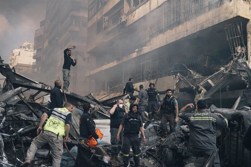 Graves daños en un edificio en el barrio Mazraa de Beirut, Líbano 