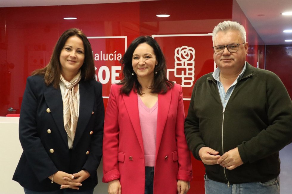 La alcaldesa de Fuente Obejuna (Córdoba), Silvia Mellado; la secretaria general del PSOE de Córdoba, Rafi Crespín, y el portavoz del PSOE en la Diputación de Córdoba, Esteban Morales, en la Ejecutiva Provincial.
