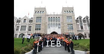 El Rey Felipe VI preside la inauguración del nuevo campus del Instituto de Estudios Bursátiles en Madrid