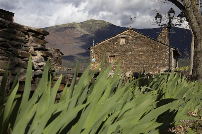 Archivo - (Foto De ARCHIVO) Vista Del Pico Ocejón En La Sierra Norte, A 18 De Marzo De 2023, En Campillo De Ranas, Guadalajara