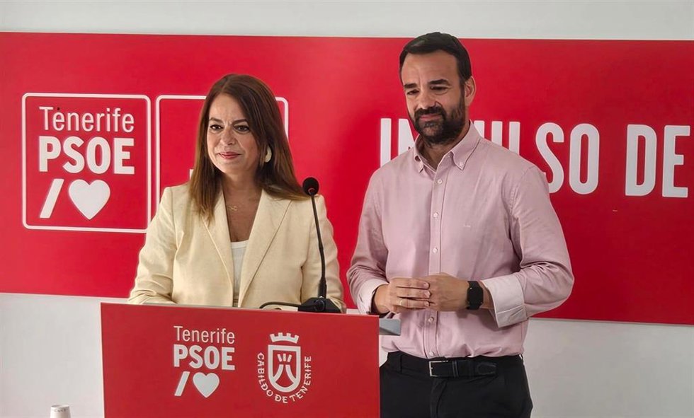 Archivo - La secretaria general del PSOE de Tenerife, Tamara Raya, y el portavoz del Grupo Insular, Aarón Afonso