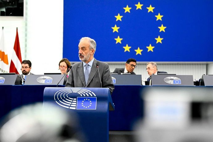 Archivo - El eurodiputado del PP Millán Mon en Estrasburgo