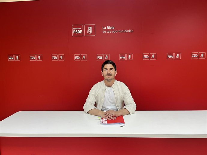 El portavoz del Grupo Municipal Socialista, Esteban Martínez, informa sobre la plaza de toros