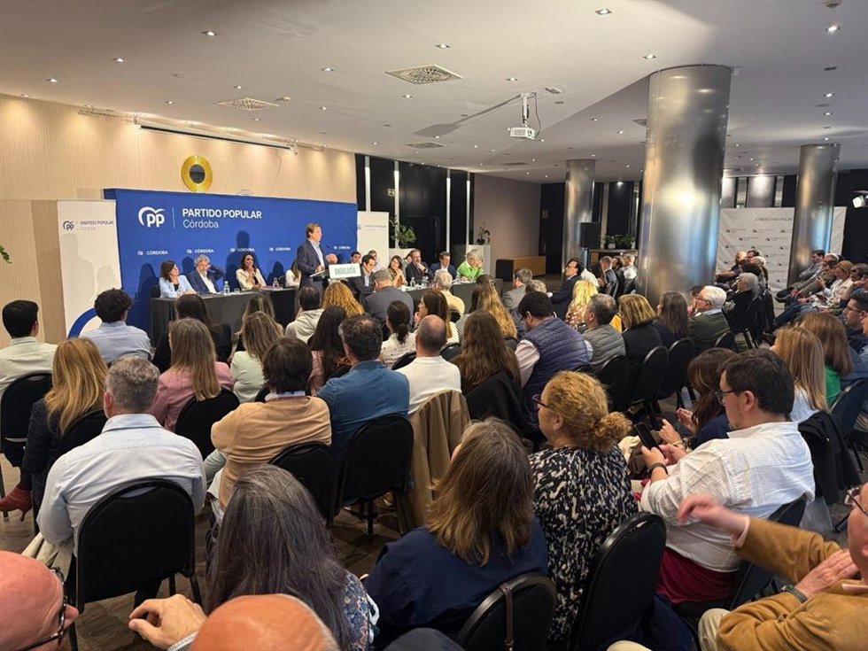 Celebración de reunión de la Junta Directiva del PP de Córdoba con el secretario general regional y coordinador de campaña del PP de Andalucía para las elecciones autonómicas, Antonio Repullo.