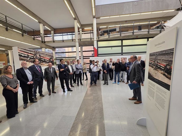 Inaugurada en Albacete la exposición 'Atentados del 11M. Memoria de dolor y solidaridad'.