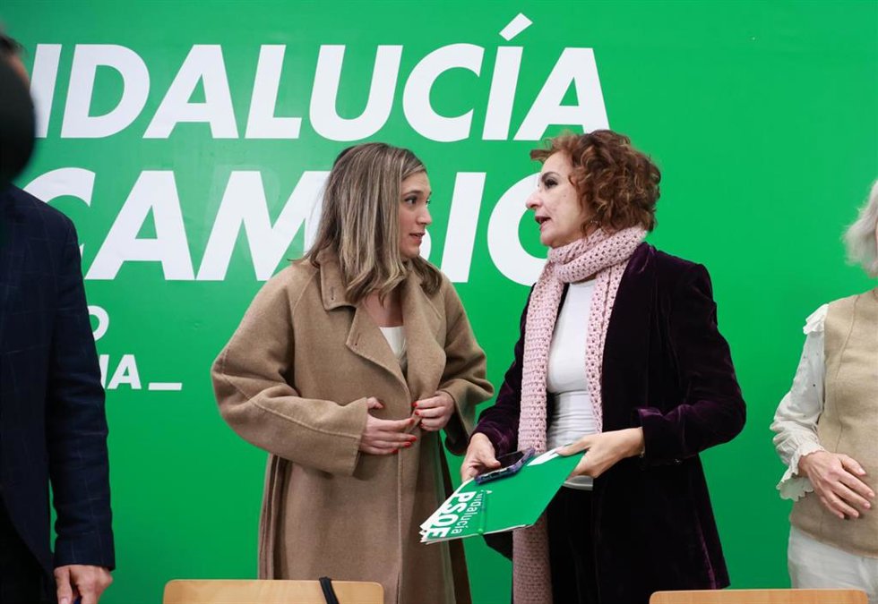 Archivo - La secretaria general del PSOE-A, María Jesús Montero, junto a la vicesecretaria general del PSOE-A, María Márquez, al inicio de la reunión de la Interparlamentaria regional socialista. A 10 de enero de 2026 en Alcalá de Guadaíra (Foto de archiv