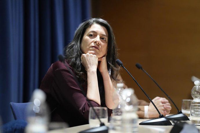 La escritora Samanta Schweblin, durante una rueda de prensa de los finalistas del I Premio Aena de Narrativa Hispanoamericana, en el Museo Marítim, a 7 de abril de 2026, en Barcelona, Catalunya (España). El galardón, que se integra en la Estrategia de Sos