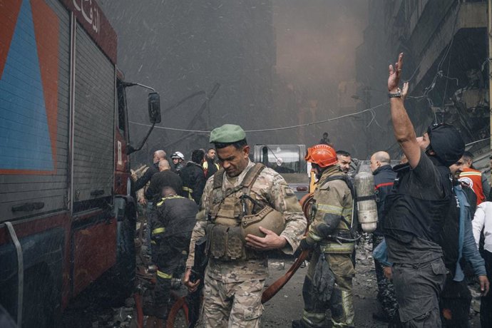 Efectivos del Ejército y emergencias de Líbano en medio de los ataques de Israel contra Beirut