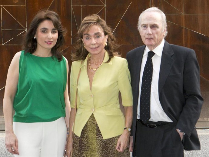 Archivo - Francisco Segrelles, con su mujer Paloma y su hija Paloma