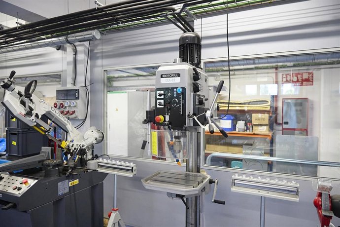 Archivo - Maquinaria industrial y herramientas para el tratamiento y la producción de imanes y otros productos, en el Laboratorio de Imanes de Alto Campo SMART-Lab (Superconducting MAgnet Research and Technology Laboratory), en el Centro de Investigacione