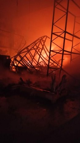 Incendio de la nave de la empresa Trison en Sada (A Coruña)