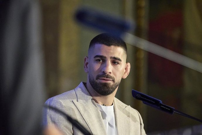 Archivo - El actual campeón mundial de Peso Ligero de UFC, Ilia Topuria, durante un desayuno informativo de Nueva Economía Forum.