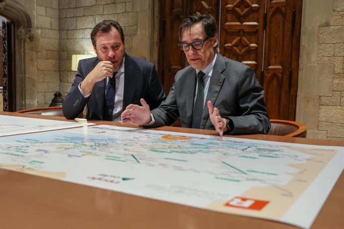 El president de la Generalitat, Salvador Illa, amb el ministre de Transports i Mobilitat Sostenible del Govern, Óscar Puente