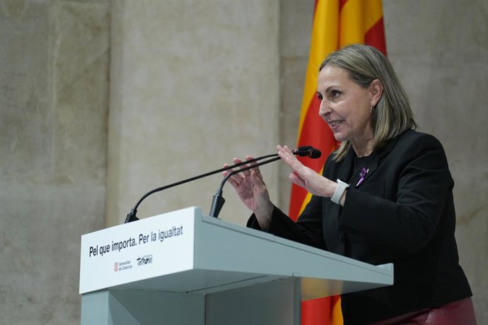 Archivo - La consellera de Igualdad y Feminismo Eva Menor interviene durante el acto institucional del 8M en la Generalitat, a 6 de marzo de 2026, en Barcelona, Cataluña (España). El Govern reivindica este año el legado histórico del movimiento feminista 